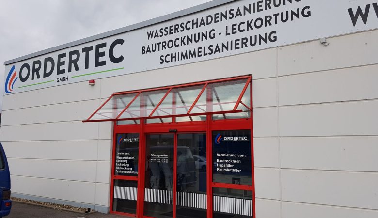 Raithel Werbetechnik und Textildruck - Fa. Ordertec GmbH - Hallstadt/Hafen Eingangsbereich beschriften - geplottete Folienschriften